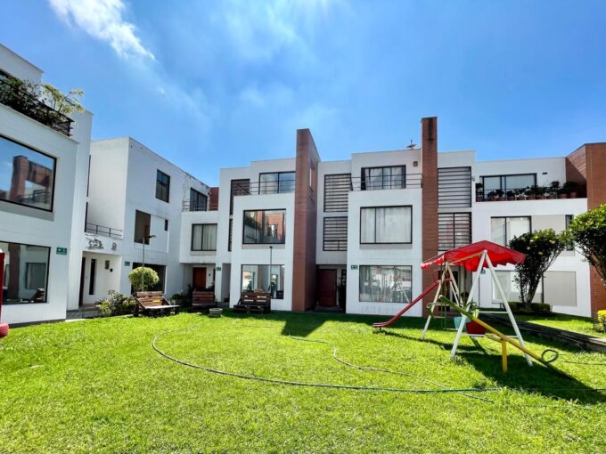 Área de juegos infantiles del conjunto residencial en Quito Ecuador