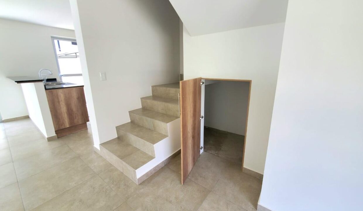 Ambiente interior de la casa por estrenar en Pomasqui, norte de Quito