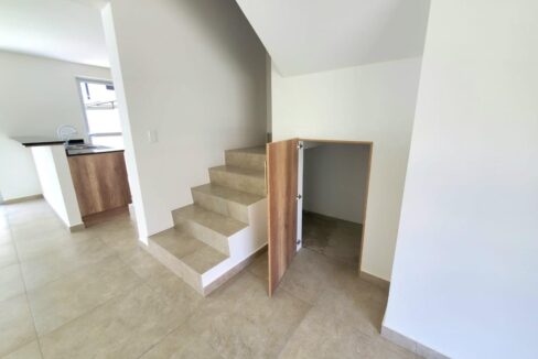 Ambiente interior de la casa por estrenar en Pomasqui, norte de Quito