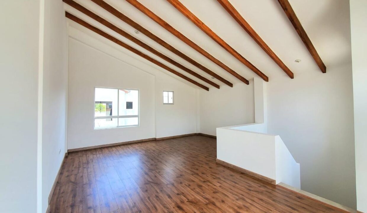 Espacio interior de la casa en venta en conjunto privado en Pomasqui, Quito