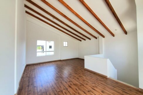 Espacio interior de la casa en venta en conjunto privado en Pomasqui, Quito