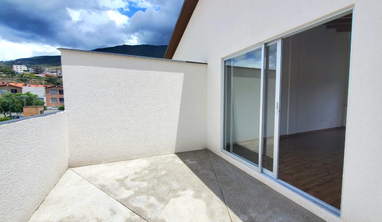 Ambiente de la casa por estrenar en conjunto privado en Pomasqui, Quito