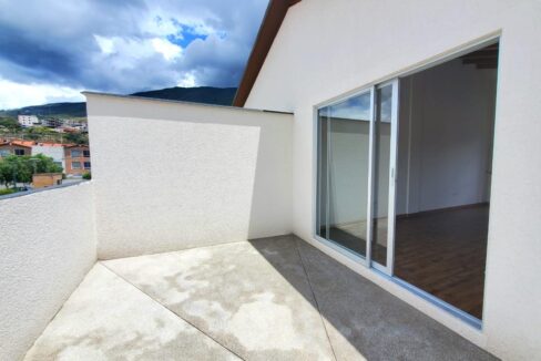 Ambiente de la casa por estrenar en conjunto privado en Pomasqui, Quito