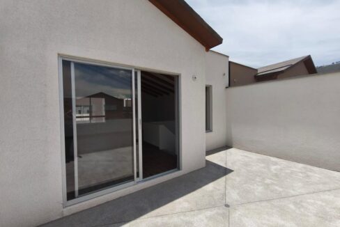 Interior de casa de tres pisos en venta en Pomasqui, norte de Quito