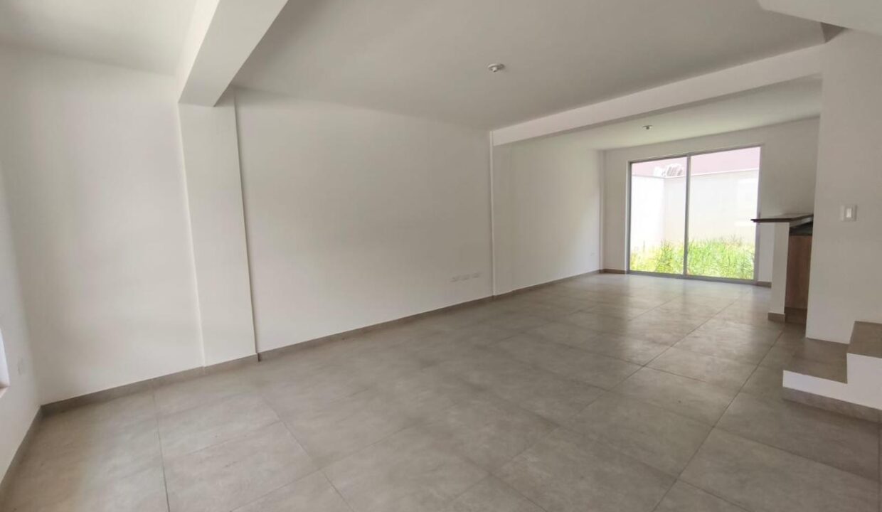 Espacio interior de la casa por estrenar en Pomasqui, Quito