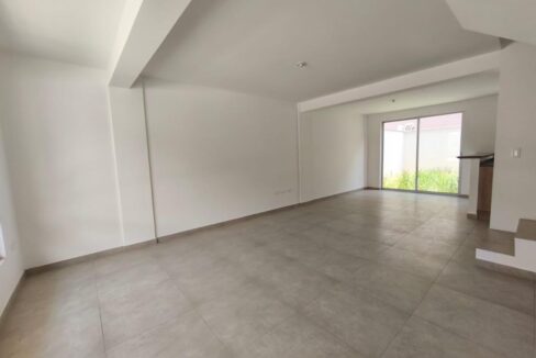 Espacio interior de la casa por estrenar en Pomasqui, Quito