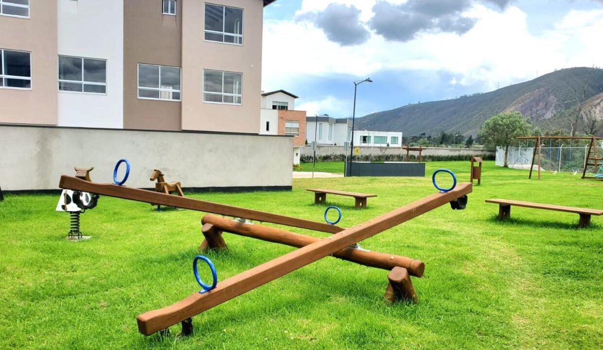 Área de juegos infantiles del conjunto privado en Pomasqui, norte de Quito