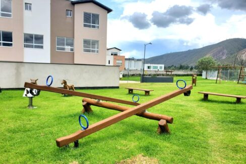Área de juegos infantiles del conjunto privado en Pomasqui, norte de Quito